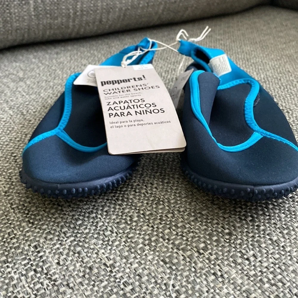 NEW NWT Pepperts Size 1 Kid's Plain Water Shoes, Navy